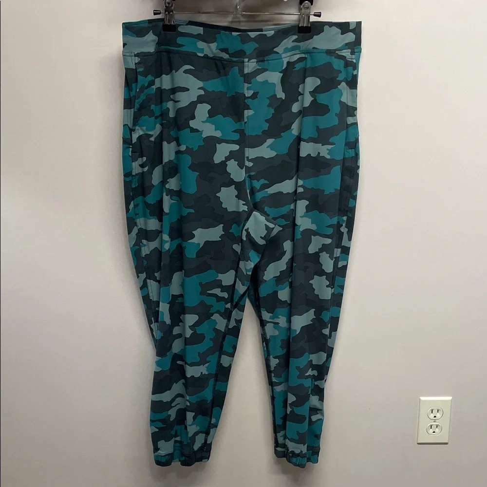 NWOT Lululemon Adapted High Rise Cropped Jogger Heritage 365 Camo Tidewater Teal